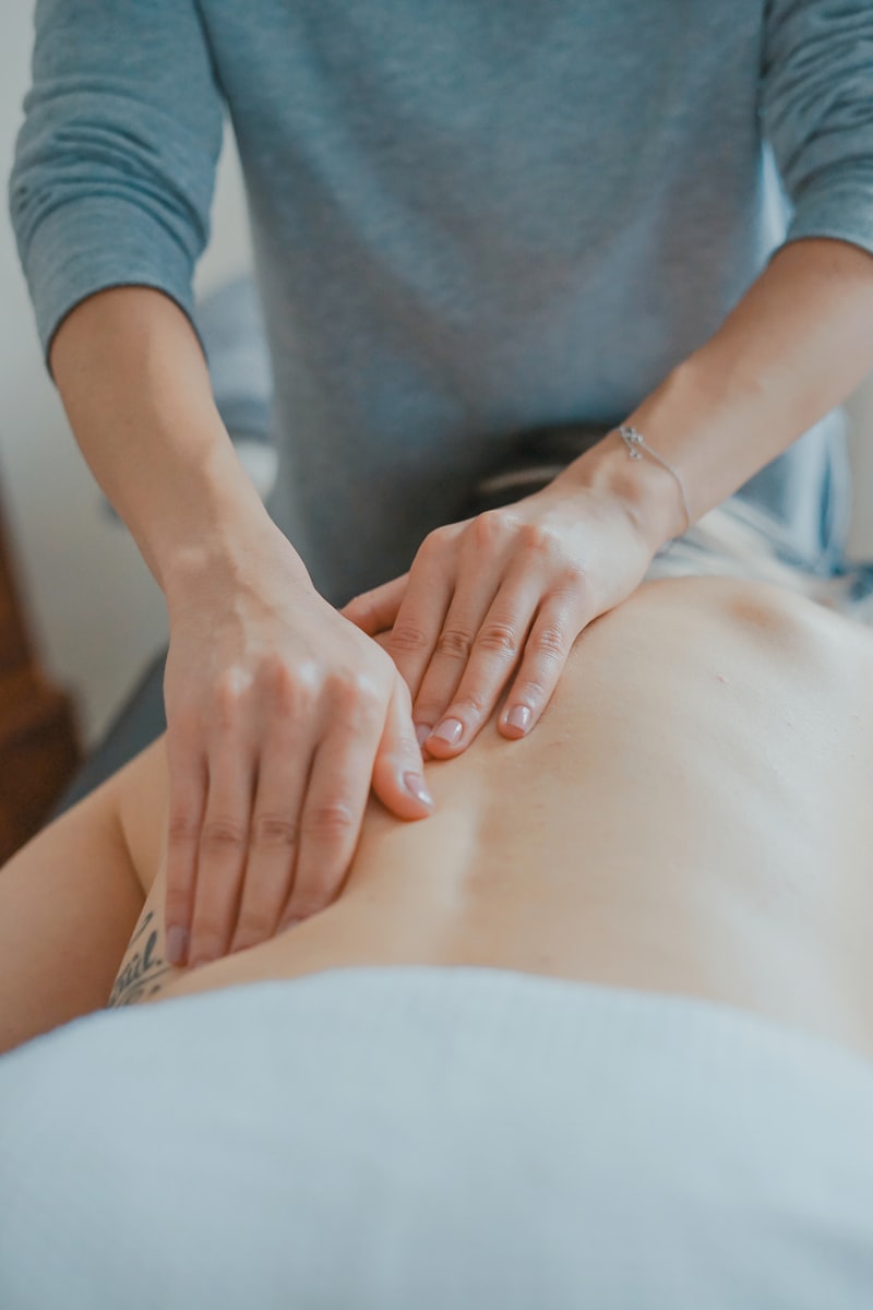 Visuel rituel corps avec serviettes et ambiance spa